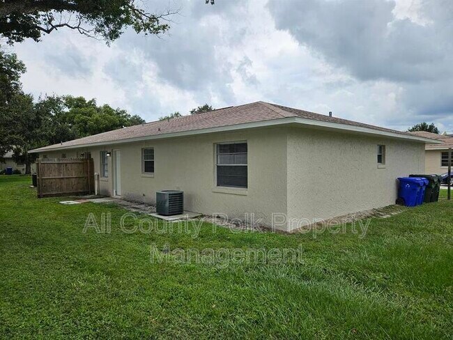 Building Photo - 5423 N Orange Ave
