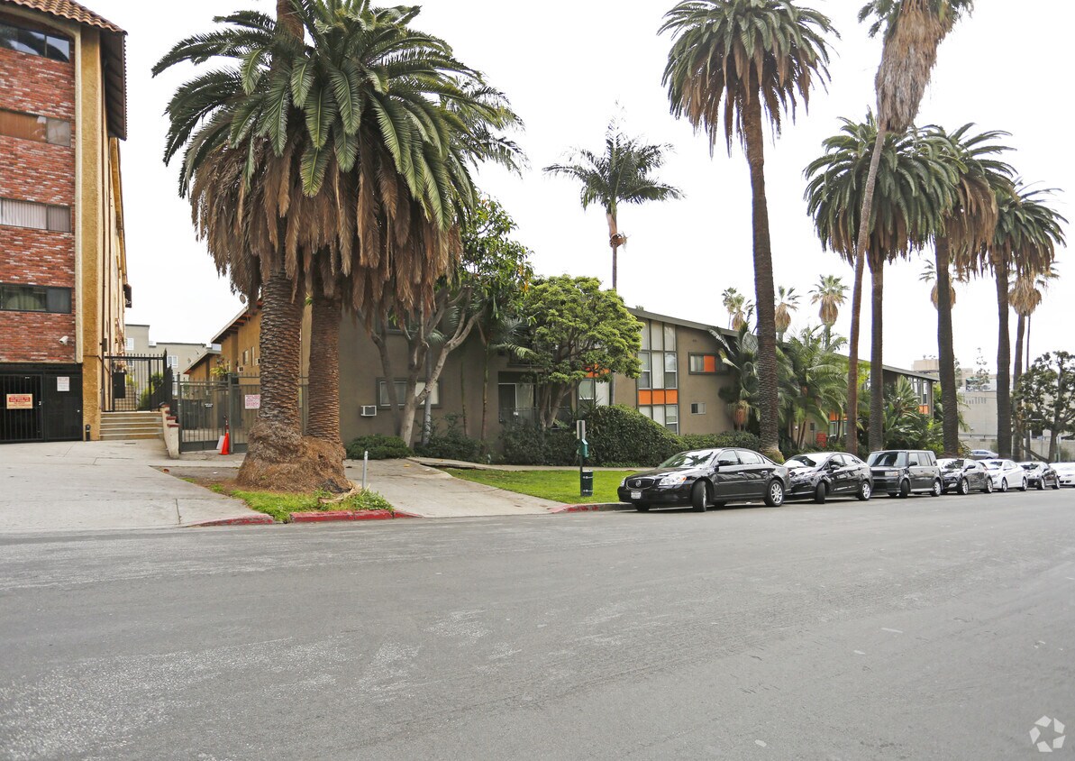 Primary Photo - 1710 Camino Palmero St