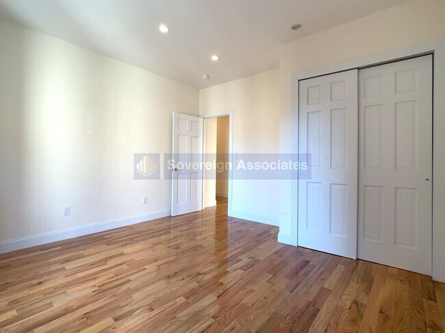 Foto del edificio - 270 Fort Washington Ave