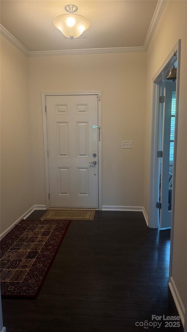 Foto del edificio - 493 Twelve Oaks Ln