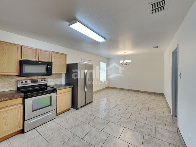 Foto del edificio - 4916 Water Ridge Ln