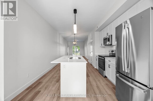 Building Photo - 470-470 Darcy Dr