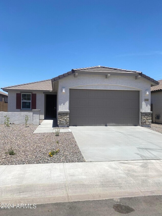 Primary Photo - 3240 Juniper Cyn Dr