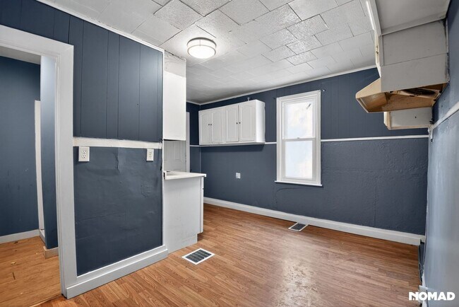 Building Photo - 920 S Matthew St