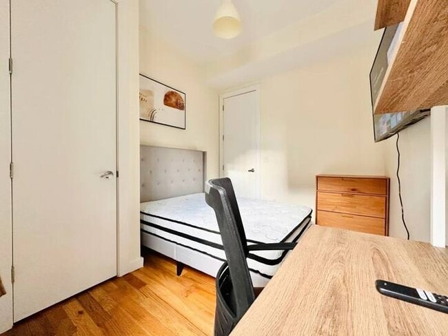 Foto del edificio - Furnished room/NOT APARTMENT