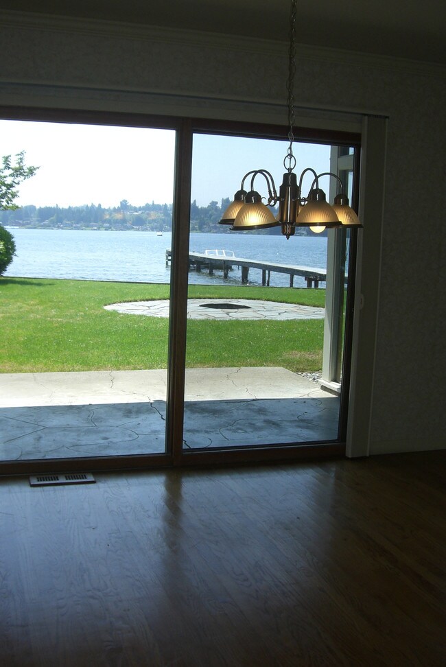 Building Photo - 10322 Sandy Beach Dr