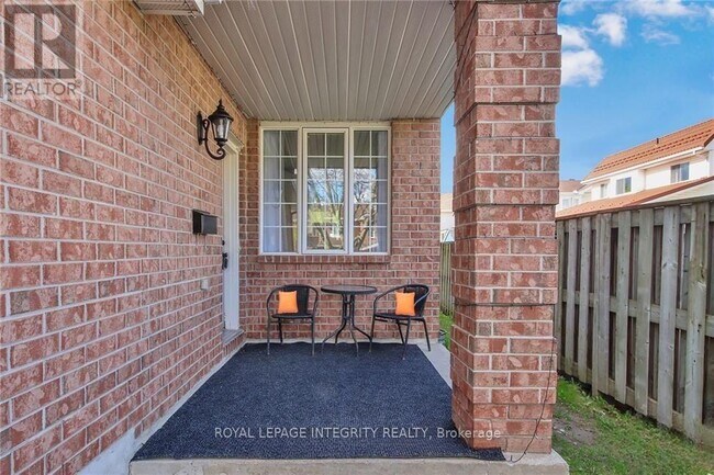 Photo du bâtiment - 77 Daventry Crescent