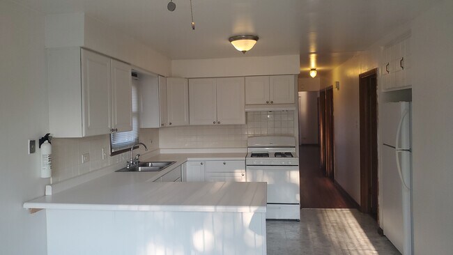 Building Photo - 458 Madison Ave