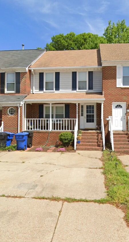 Primary Photo - 2BR Townhouse Located in the Heart of Kemp...