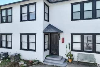 Building Photo - 301-311 W Leuda St