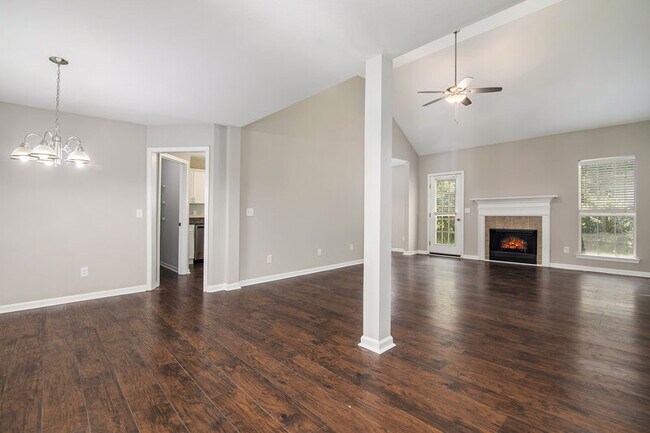 Building Photo - 2020 Edgewood Dr