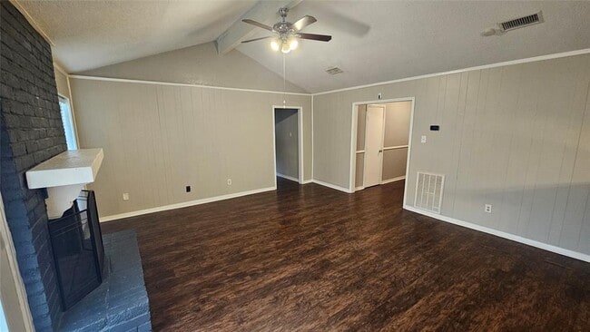 Building Photo - 17219 Seven Pines Dr