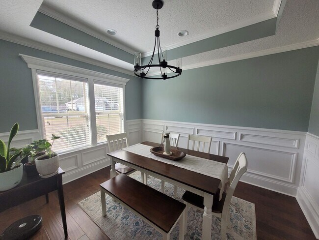 Foto del edificio - Exquisite Southern Living: 3BR/2BA Gem with Modern Touches, Fenced Yard, and Community Pool in Be...