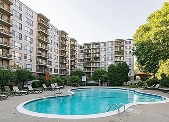 Foto del edificio - 125 Coolidge Ave