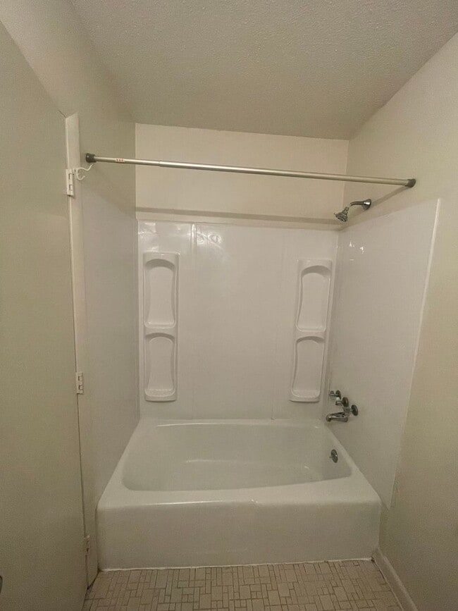 Building Photo - 1402-M Gorman St. 1 Bedroom / 1 Bathroom ~...