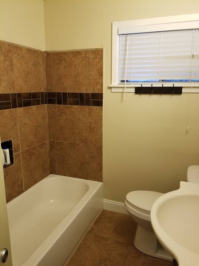 Building Photo - 226 Allstate Dr