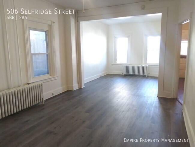 Building Photo - 506 Selfridge St
