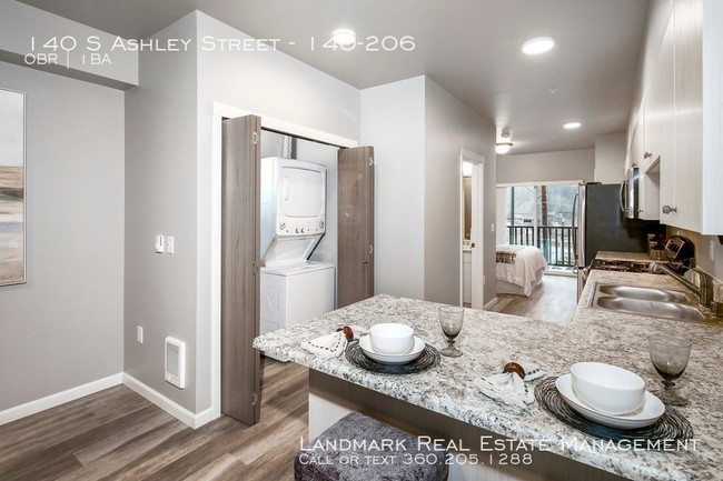 Building Photo - Studio Apartment Home Available August 13th!