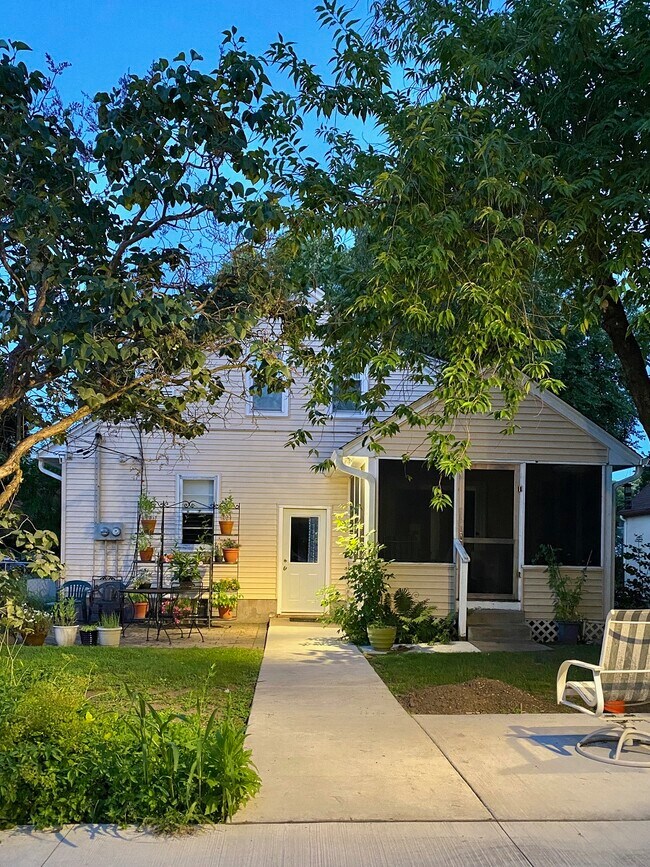 Building Photo - 5606 Fremont Ave S