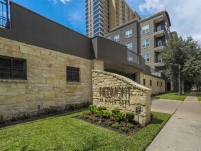 Building Photo - 1010 Rosine St