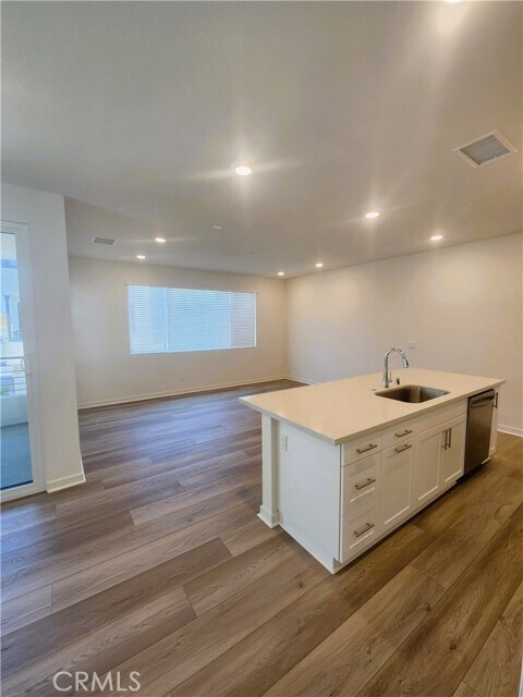 Foto del edificio - 2951 W Lincoln Ave