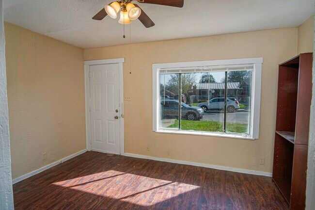 Foto del edificio - 819 Larry St