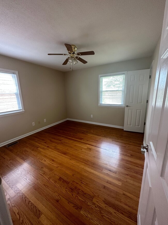 Building Photo - 3437 Queens Way