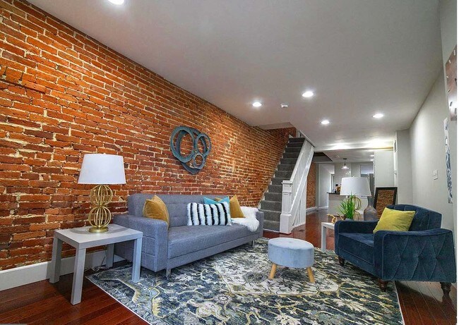 Living room - 135 W Randall St