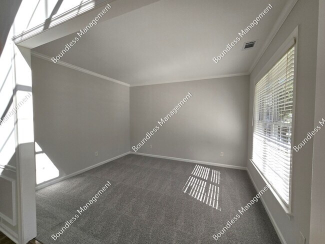 Building Photo - 452 Oakbridge Dr