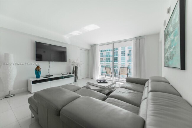Building Photo - 1200 Brickell Bay Dr