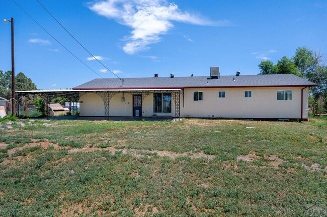 Building Photo - 981 Tamarack Cir
