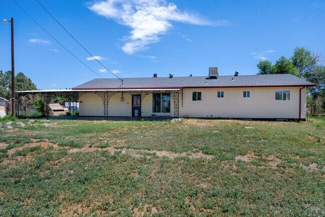 Foto del edificio - 981 Tamarack Cir