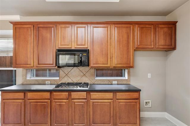 Building Photo - 2026 Camelot Dr