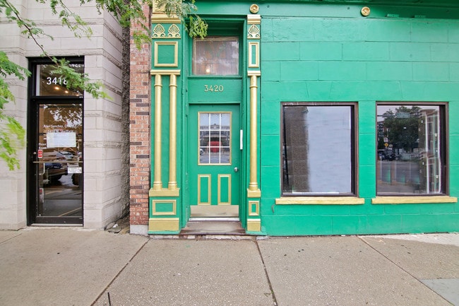 Building Photo - 3420 N Sheffield Ave
