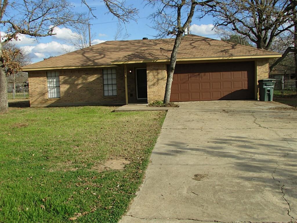 Primary Photo - 2521 Waterwood Ln