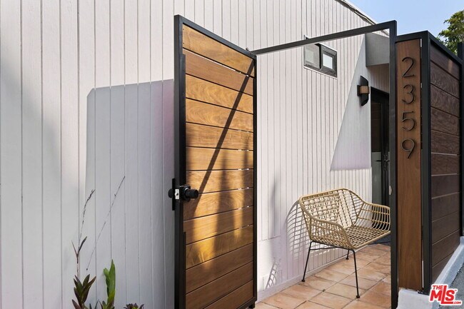Foto del edificio - 2359 Sunset Heights Dr