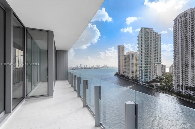 Foto del edificio - 300 Biscayne Blvd Way