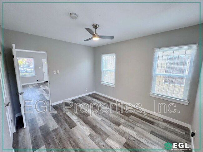 Foto del edificio - 3039 Bronson Ave