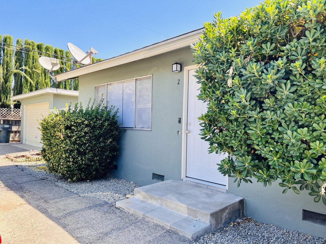 Foto principal - 3108 W Walnut Ave