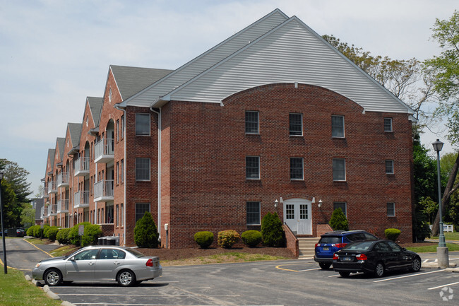 Building Photo - Kings Court Apartments