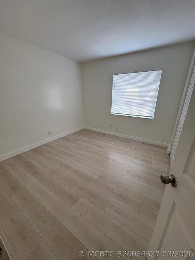 Building Photo - 600 NE 46th Ct