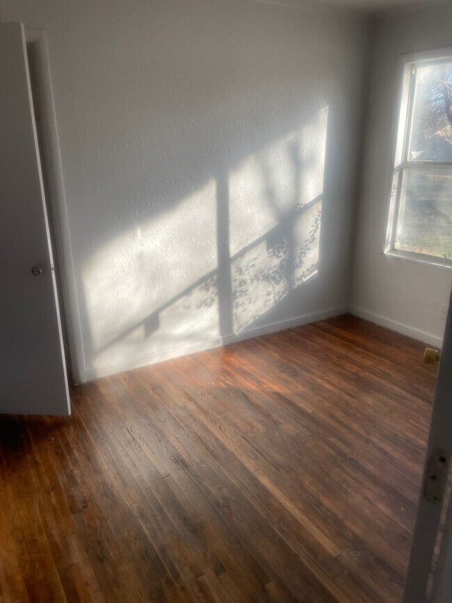 Foto del edificio - 3 bedroom plus garage