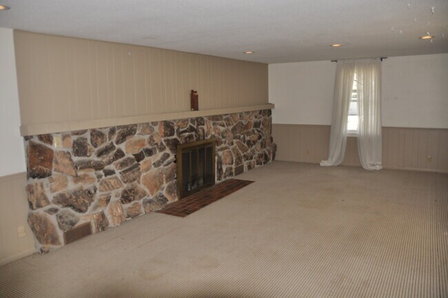 Foto del edificio - 836 S 131st St