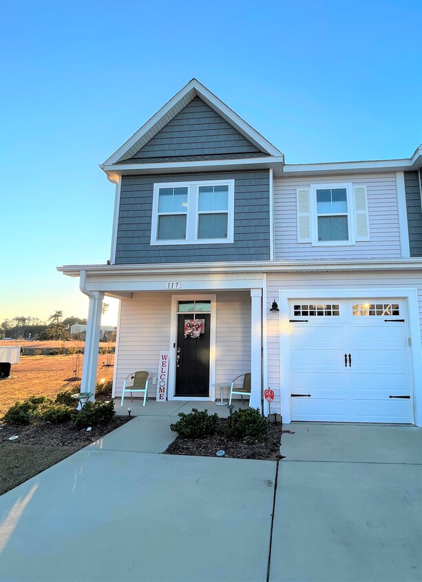 Main Entrance - 117 Goldenrod Cir