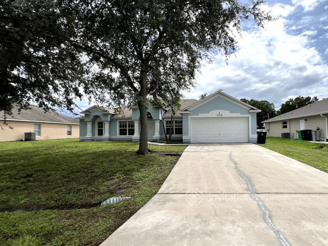 Foto principal - 1038 SW Aviation Ave