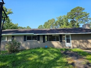 Building Photo - 701 Waterview Dr