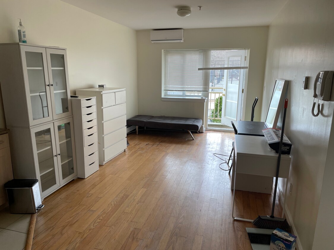 living room - 14024 31st Dr