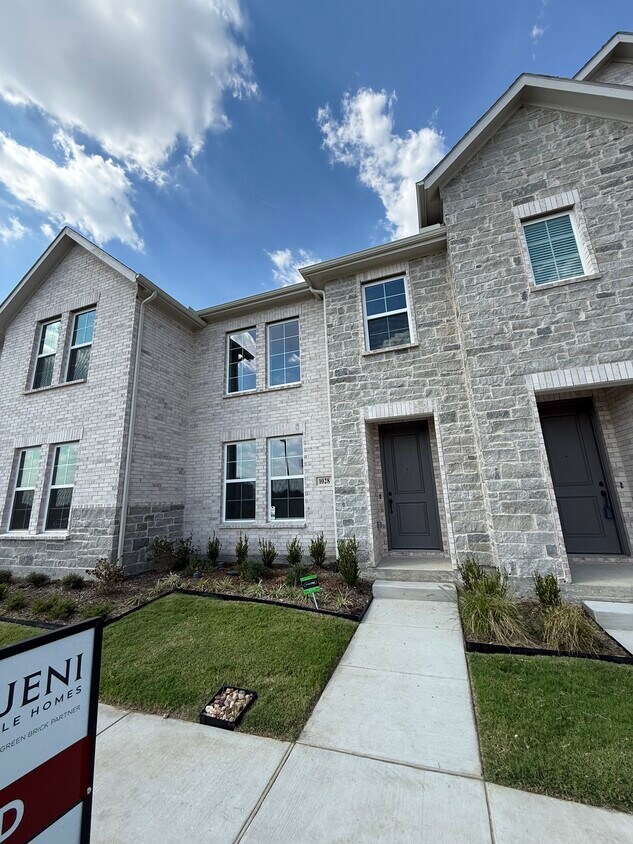 Foto principal - 1028 Bristleleaf Wy