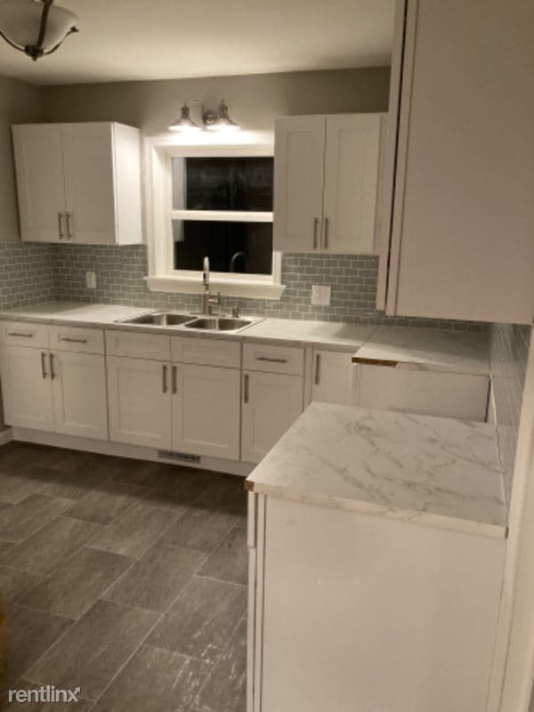 Building Photo - 3 br, 1 bath Townhome - 1044 Stoney Bridge...