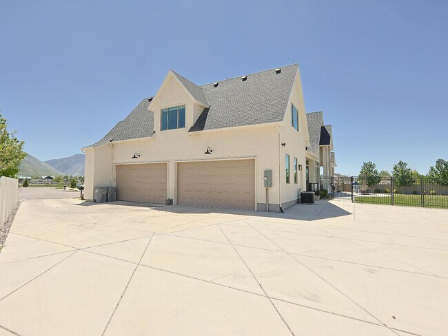 Building Photo - 1485 N 1050 E